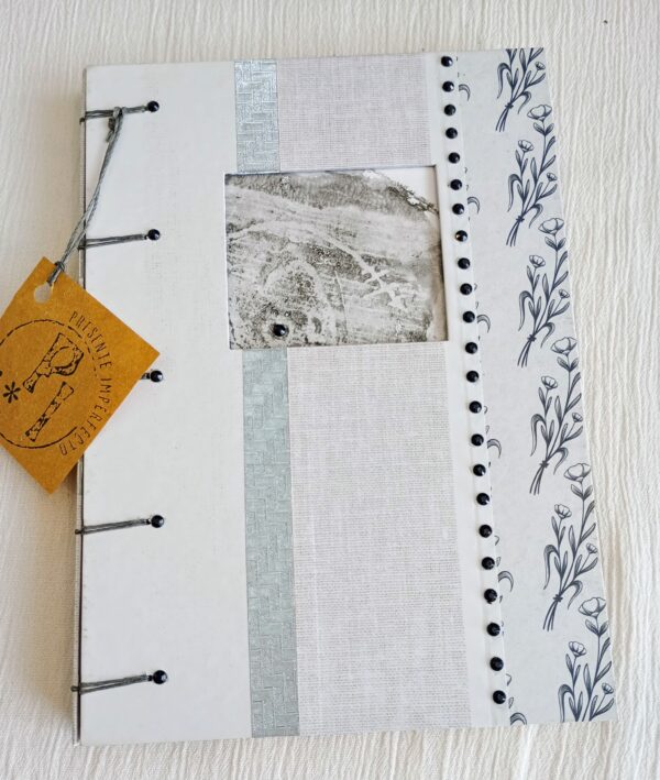 Cuaderno artesanal gris y blanco